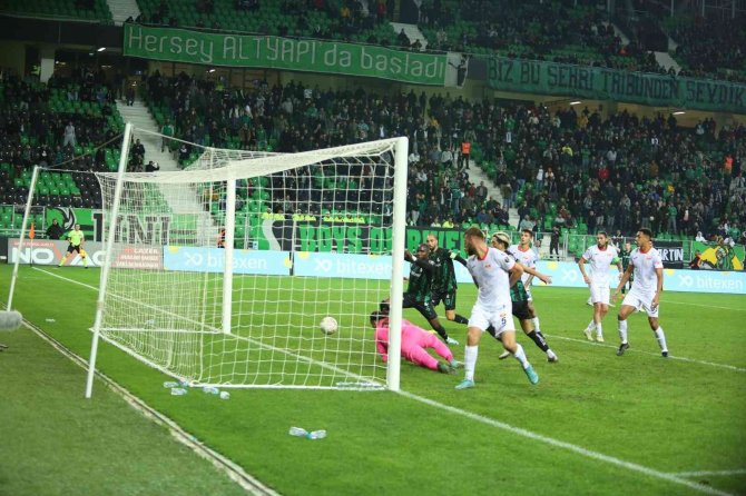 Sakaryaspor’da Goller Kassongo, Asistler Nalepa’dan