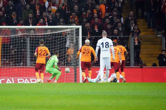 Spor Toto Süper Lig: Galatasaray: 2 - Mke Ankaragücü: 1 (İ̇lk Yarı)