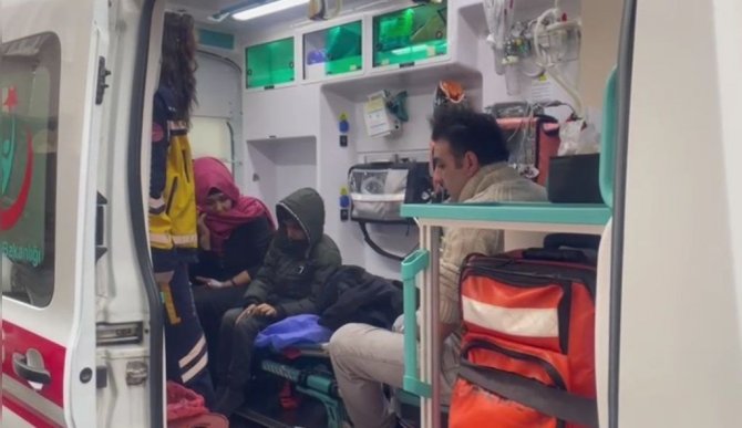 Sultangazi’de Çıkan Yangında Mahsur Kalan 6’sı Çocuk 10 Kişi Kurtarıldı
