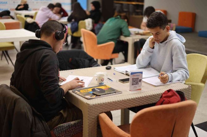 Genç Kuşak Final Haftasında Öğrencilerin Yanında