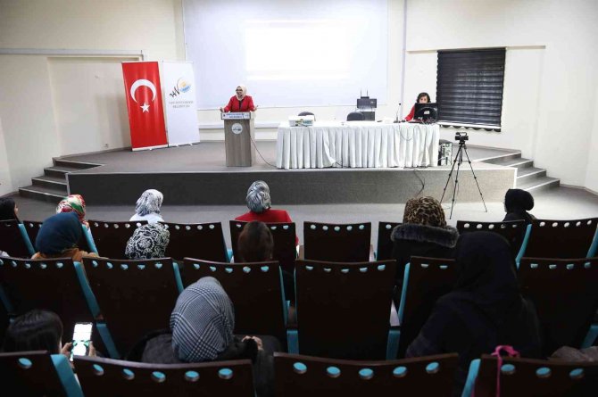 Van Büyükşehir Belediyesi Kadınlar İçin Hijyen Semineri Düzenledi