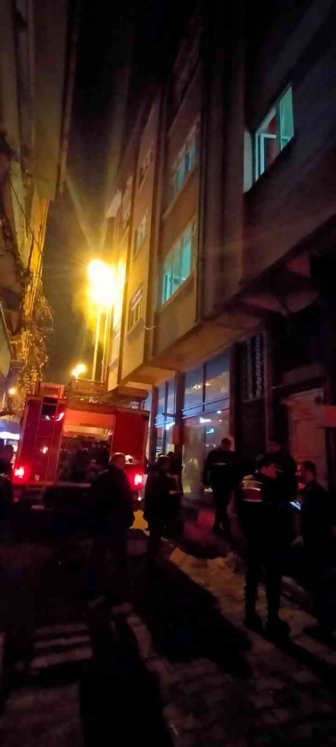 Alev Alan Priz Evi Yaktı