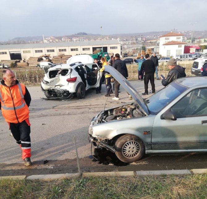 Aniden Yola Çıkınca Zincirleme Kazaya Neden Oldu: 6 Yaralı