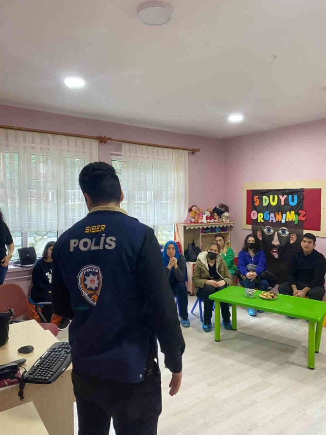 Velilere Si̇beray Eğitimi Düzenlendi