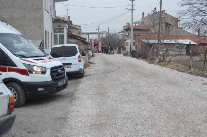 Tavşanlı’da 2 Katlı Evde Yangın