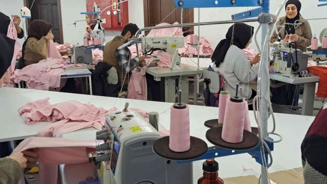 Tekstil Fabrikası Gençlere Ekmek Kapısı Oldu