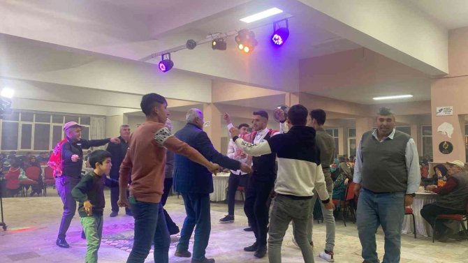 Şuhut’ta Kınalı Kuzular Asker Gecesinde Moral Depoladı