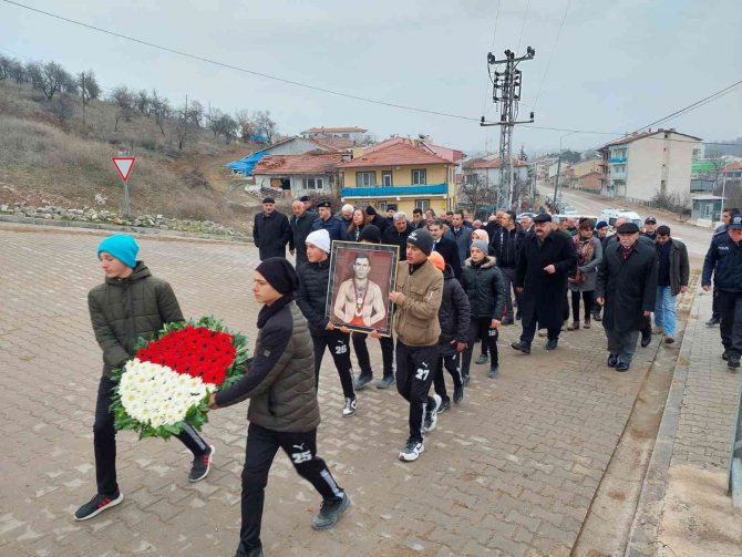Efsane Güreşçi Hamit Kaplan, Mezarı Başında Dualarla Anıldı