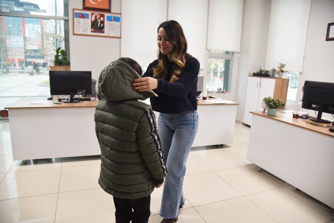 Başiskele’de Çocuklara Mont Yardımı