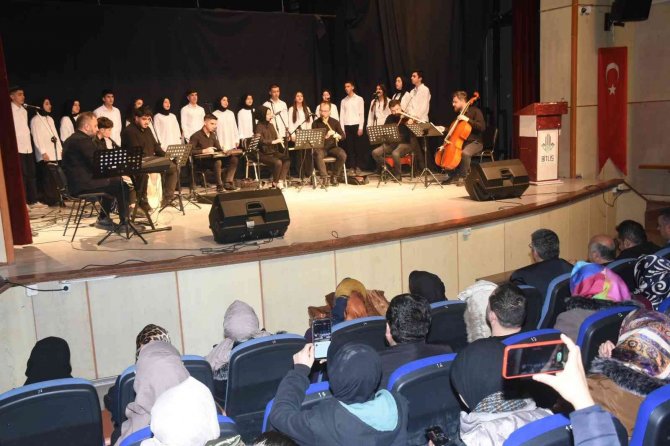 Bitlis’te “Şarkılar Bizi Söyler, Biz De Şarkı Söyleriz” Konseri