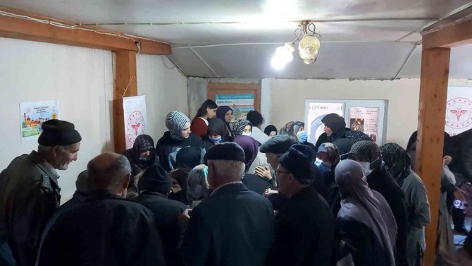 Hekimler Köylülerin Ayağına Gitti