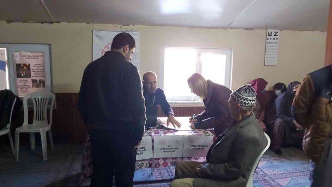 Hekimler Köylülerin Ayağına Gitti