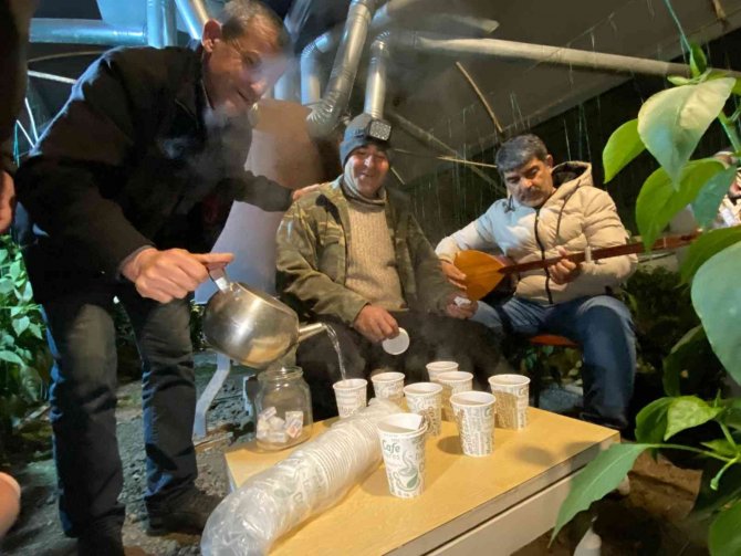 Antalya’da ’0’ Derecede Sazlı Sözlü Don Nöbeti
