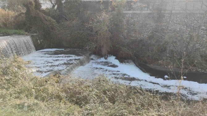 Karsak Deresi’nde Şüpheli Atık