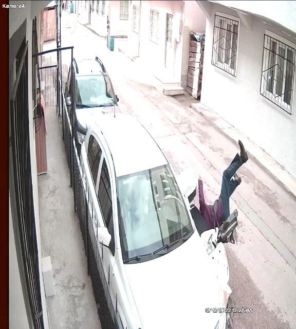 Bursa’da İlginç Motosiklet Kazası Kamerada