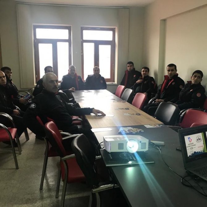 Elazığ’da İtfaiye Çalışanlarına ’Ailede Baba Olmak’ Semineri