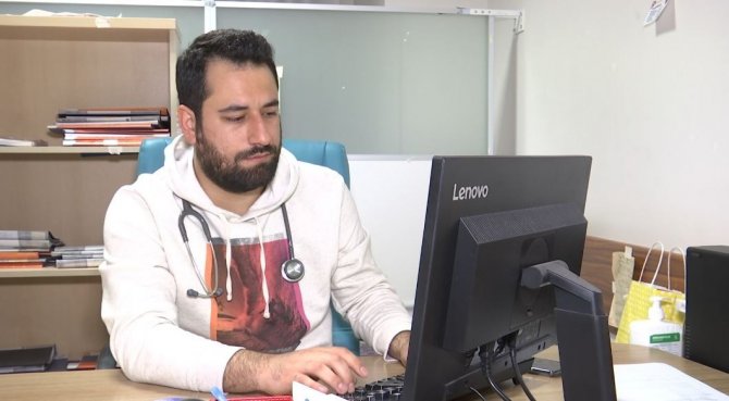 Hem Randevuya Geç Geldi, Hem De Doktoru Darp Etti