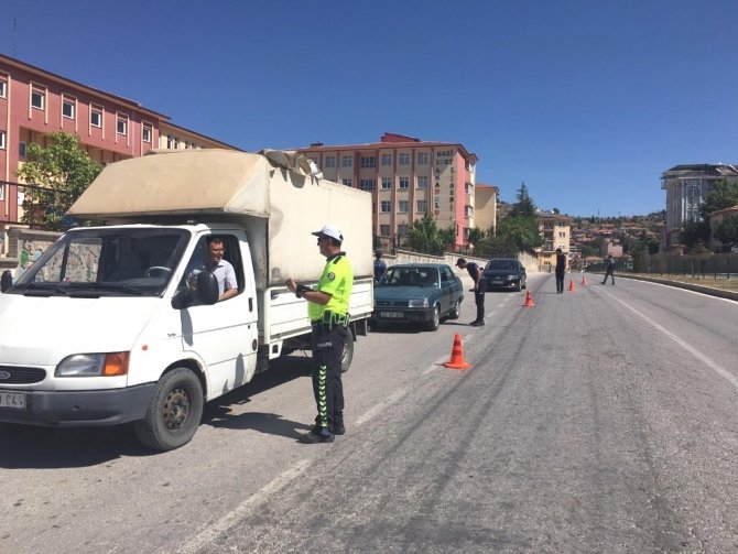 Emet’te Geçen Yıl 17 Bin 684 Şahıs Ve 15 Bin 536 Araç Sorgulandı