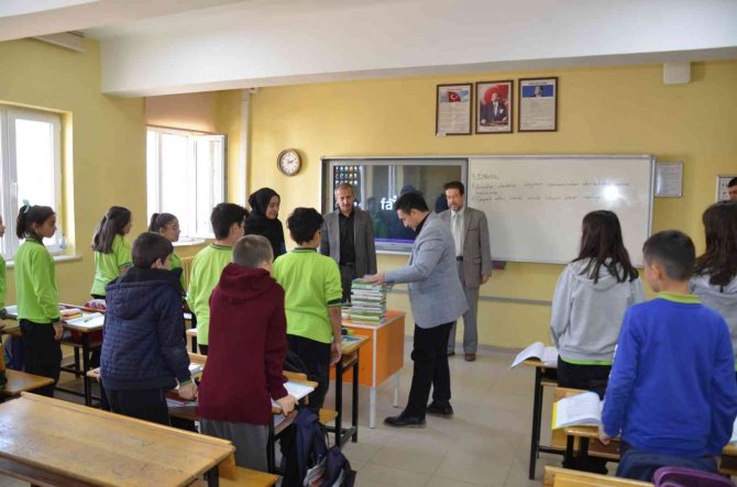 Emet’te Kitap Kurdu Yarışması