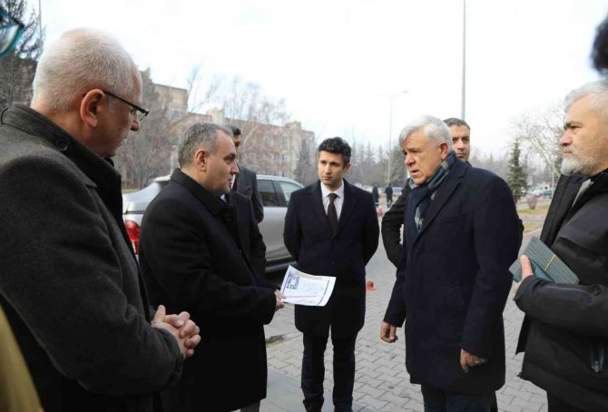 Rektör Altun, Hastane Bölgesinde Planlanan İ̇yileştirme Çalışma Alanını Yerinde İ̇nceledi
