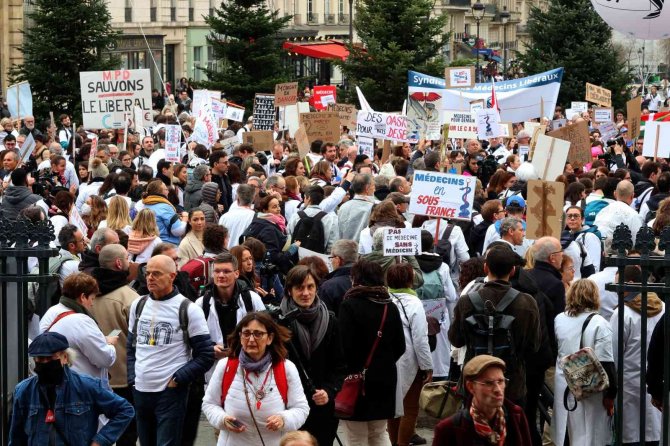 Fransa’da Pratisyen Hekimlerden Protesto