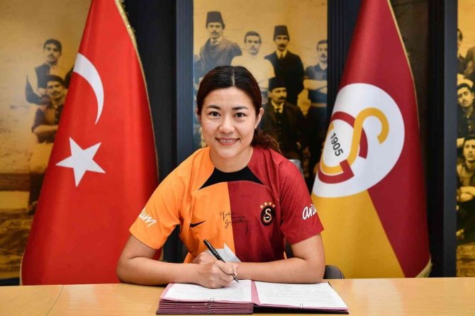 Galatasaray Kadın Futbol Takımı, Li Jiayue İle Sözleşme İmzaladı