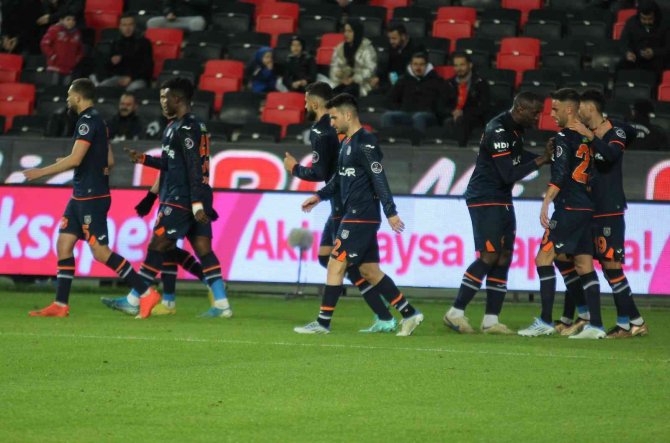 Spor Toto Süper Lig: Gaziantep Fk: 0 - Başakşehir: 1 (İ̇lkyarı)