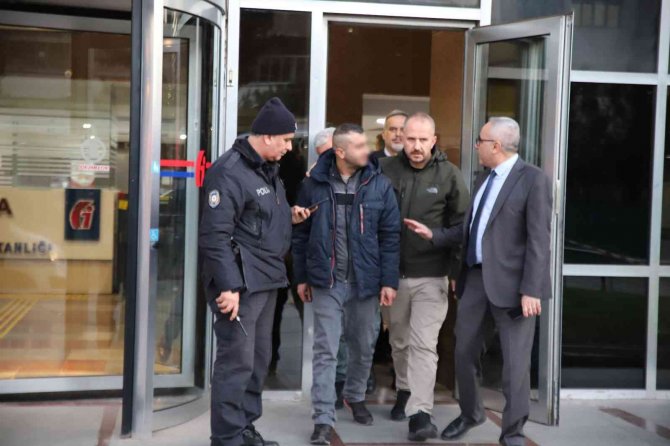 Gaziantep’te Binanın Çatısına Çıkan Kişi İkna Edildi