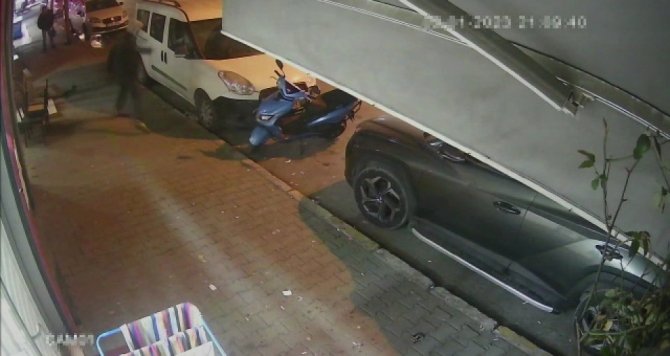 Gaziosmanpaşa’da Dehşet Anları Kamerada: Husumetlisini Sokak Ortasında Vurdu