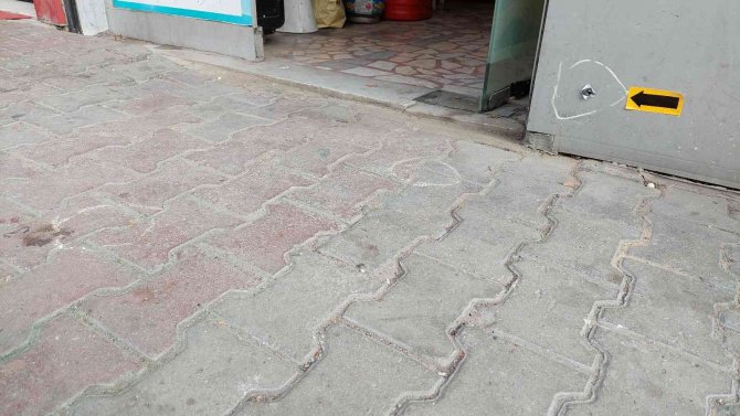 Gaziosmanpaşa’da Dehşet Anları Kamerada: Husumetlisini Sokak Ortasında Vurdu