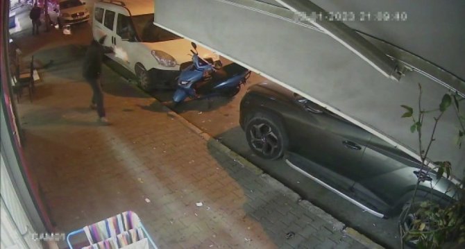 Gaziosmanpaşa’da Dehşet Anları Kamerada: Husumetlisini Sokak Ortasında Vurdu