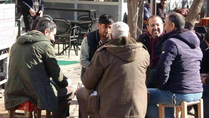 Kar Yağışının Olmadığı Bingöl’de, Vatandaşlar Güneşin Tadını Çıkardı