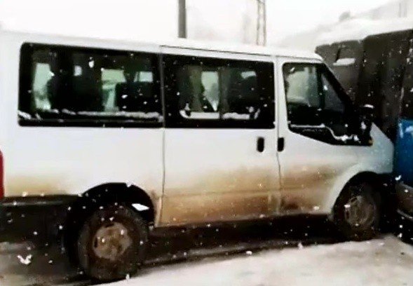 Kar Yağışı Beraberinde Kazaları Getirdi