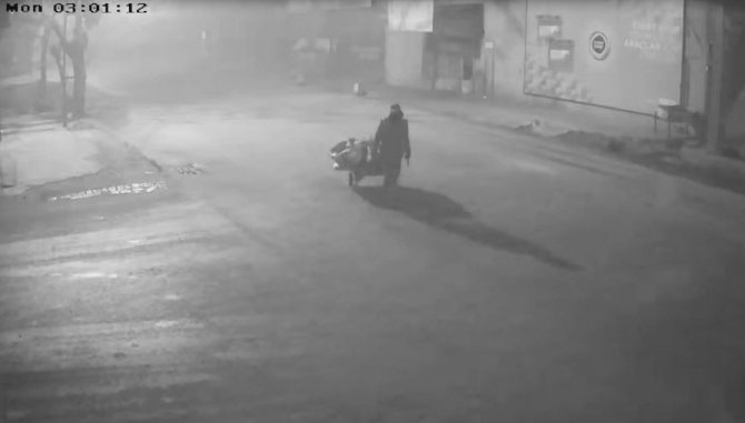 Hırsızlar Bozuk Ve Hurda Malzemelere Dokunmayıp 250 Bin Liralık Ürünü Çaldı