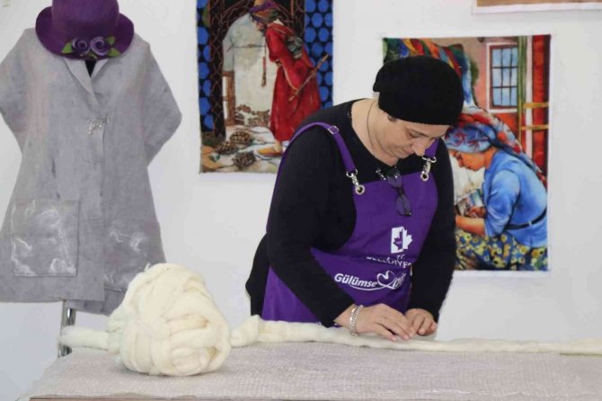 Hem Aile Gelirine Katkı Sağlıyorlar, Hem De Sosyalleşiyorlar