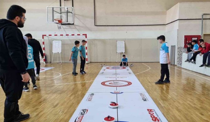 Karaman’da Düzenlenen Küçükler Floor Curling Müsabakaları Sona Erdi