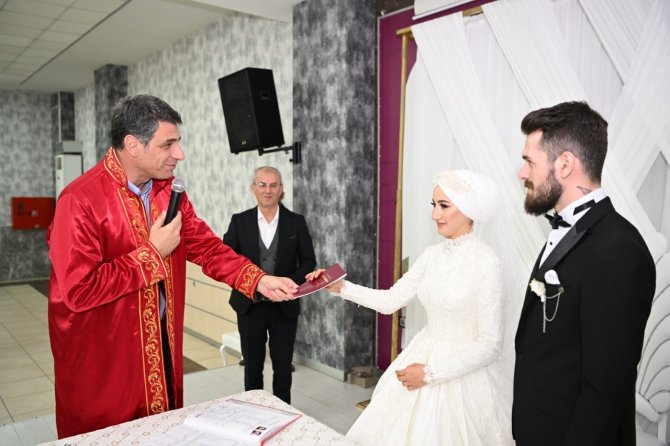 Kartepe’de 816 Çift Mutluluğa "Evet" Dedi