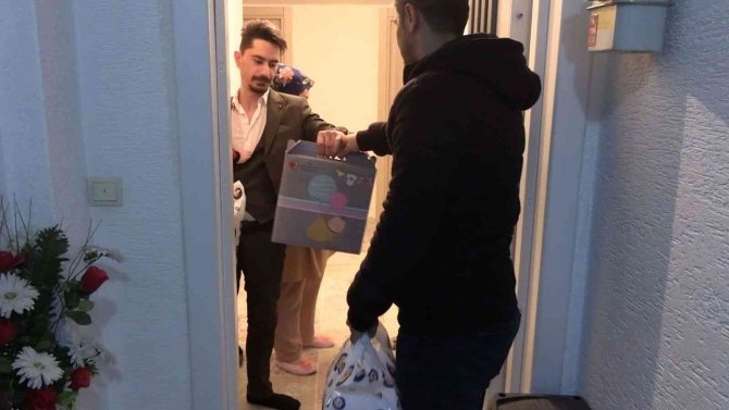 Kastamonu’da Yılın İlk Bebeğine ‘İyi Ki Doğdun’ Hediyesi