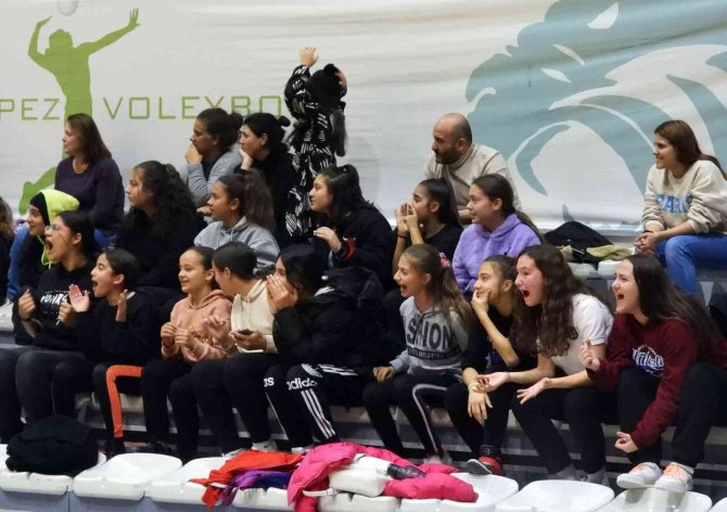 Kepez’in Kız Basket Takımı Kupaya Yaklaştı