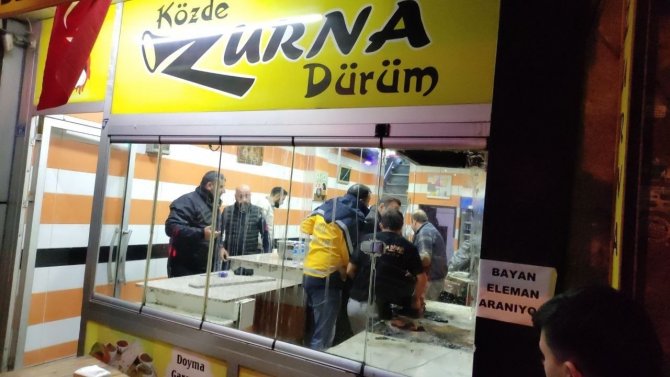 Tadilat Yapmak İstediler, Döner Ocağı Üzerlerine Düştü: 2 Yaralı