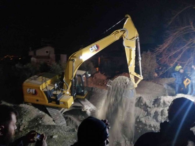 Baba-oğlu Kurtarma Çalışmalarında Beşinci Saat Geride Kaldı