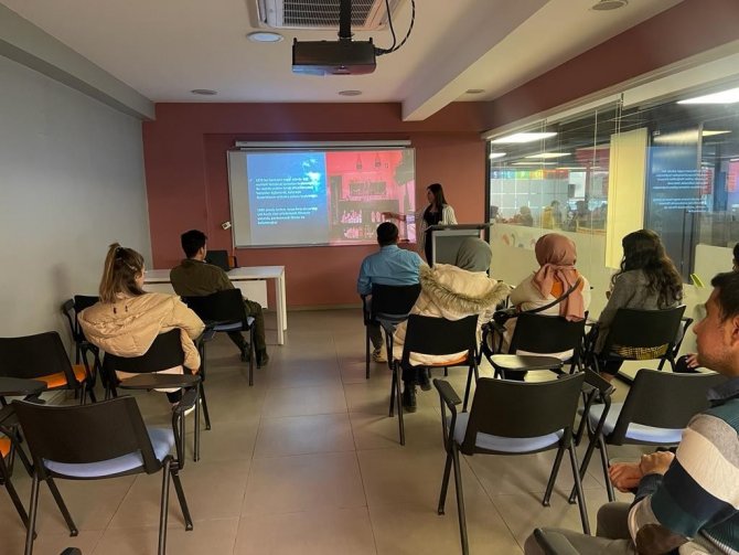 Mardin’de Gençlik Merkezinde Fotoğrafçılık Kursları Devam Ediyor