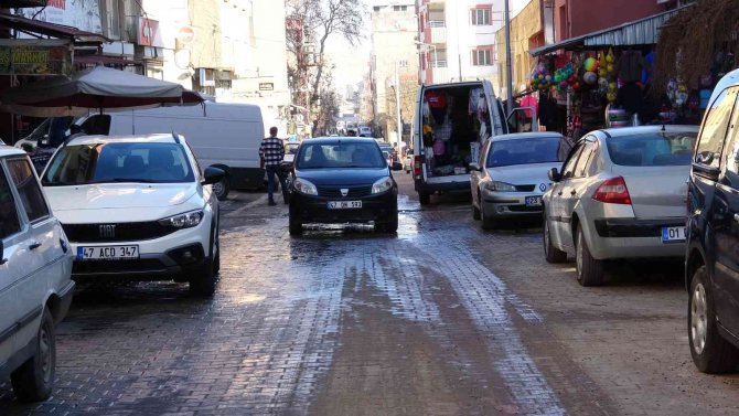Mazıdağı’nda Cadde Ve Sokaklarda Yolların Bozuk Olması Vatandaşı Bezdirdi