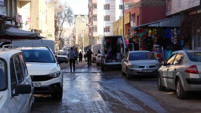 Mazıdağı’nda Cadde Ve Sokaklarda Yolların Bozuk Olması Vatandaşı Bezdirdi