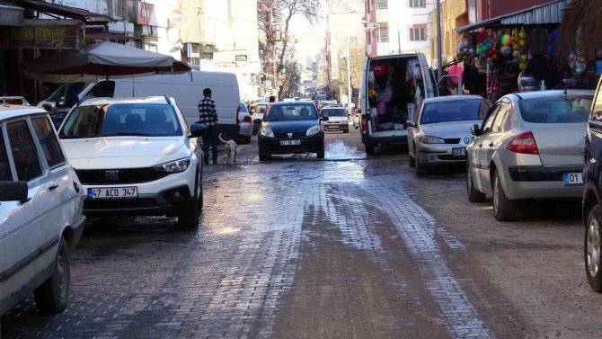 Mazıdağı’nda Cadde Ve Sokaklarda Yolların Bozuk Olması Vatandaşı Bezdirdi