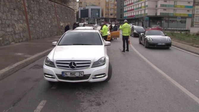 Maltepe’de Okul Önlerinde Polisten Sıkı Denetim