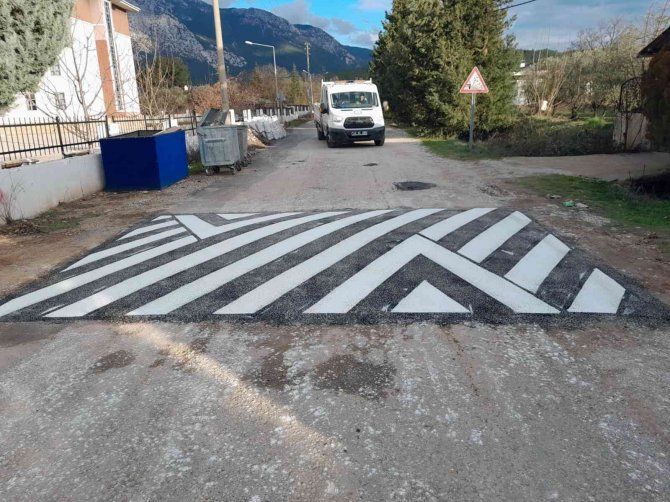 Menteşe Belediyesi Okul Yollarını Güvenli Hale Getiriyor