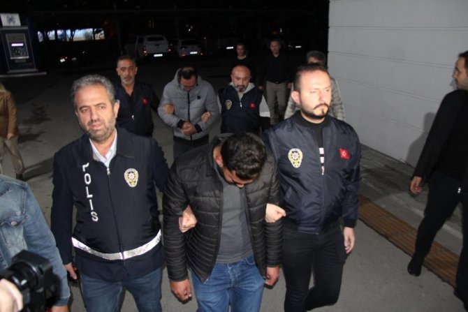 Üniversiteli Kızlara İçi Su Dolu Balon Atan Şahıslar Hakim Karşısında
