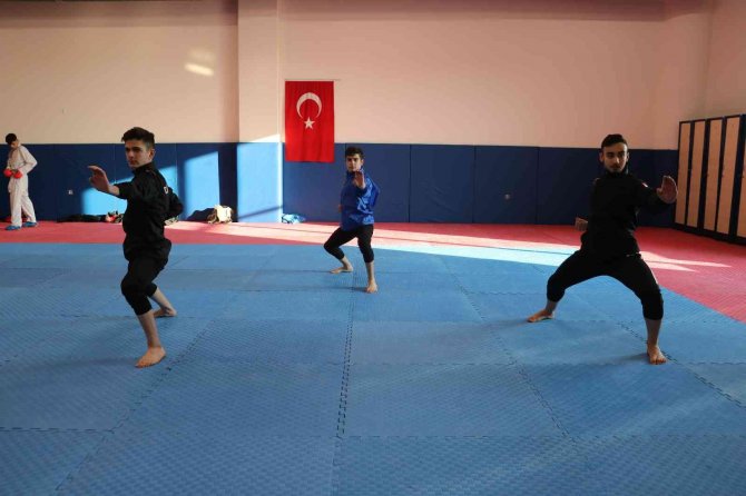 Milli Karateciler, Avrupa Şampiyonası’na Edirne’de Hazırlanıyor