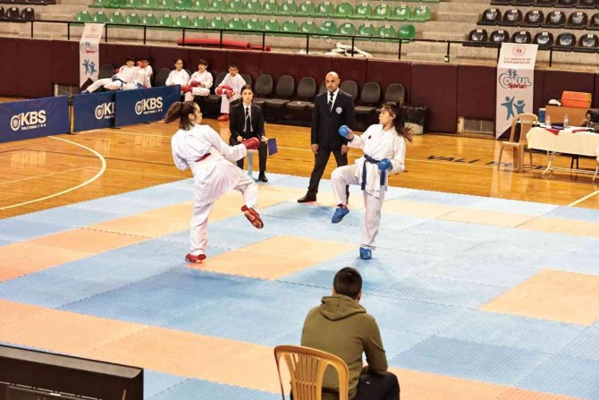 Okul Sporları Karate Müsabakaları Tamamlanıyor